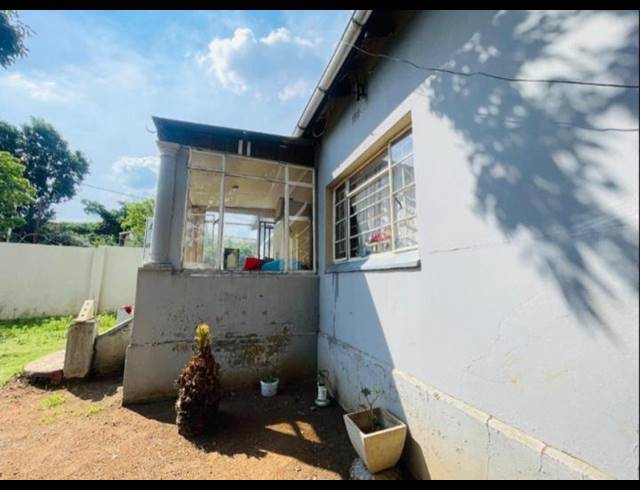 9 BEDROOM HOUSE FOR SALE IN GERMISTON CENTRAL